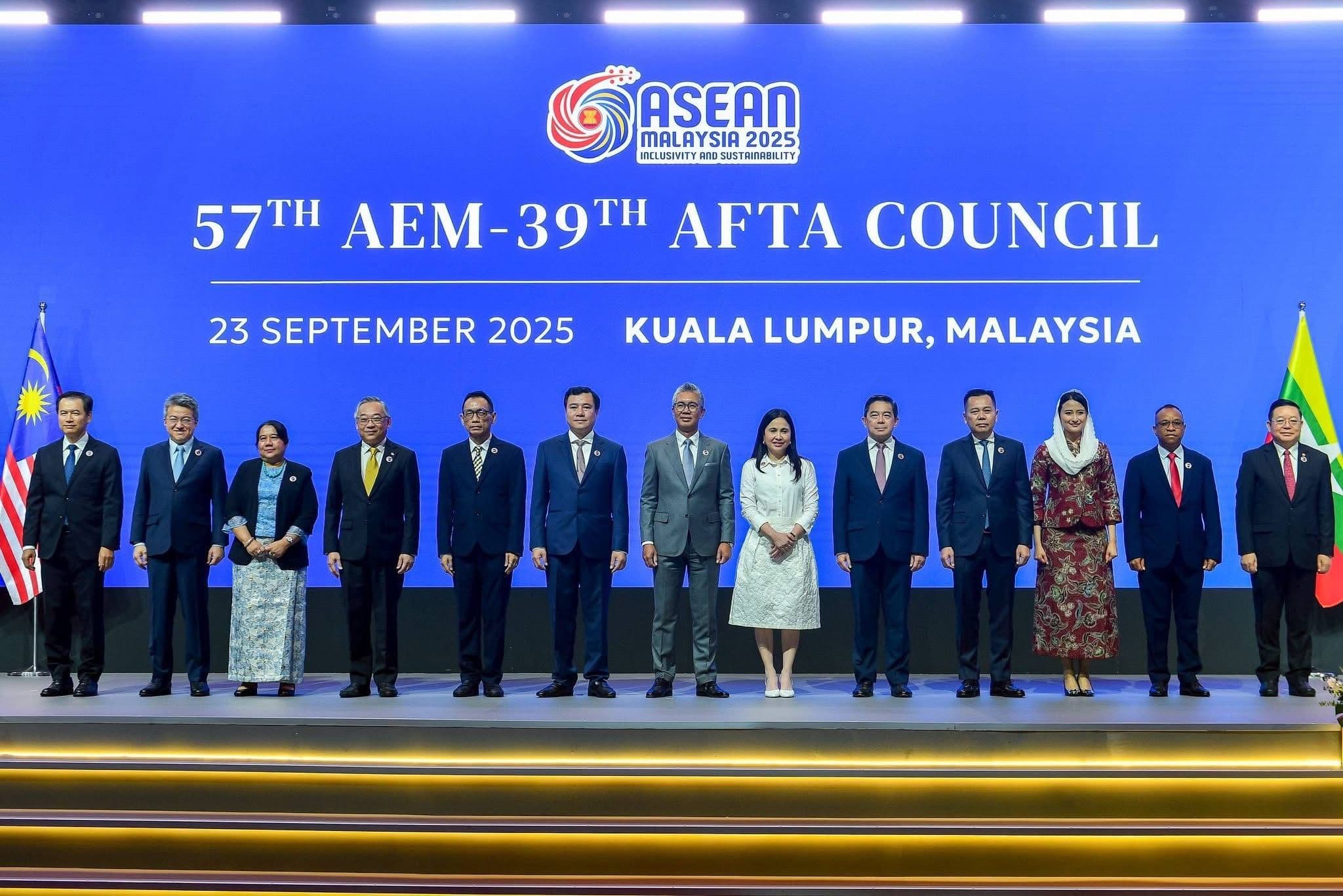 ‘พาณิชย์’ ร่วมถกรัฐมนตรีการค้าอาเซียน เตรียมลงนามความตกลงยกระดับการค้าสินค้า ต.ค.นี้