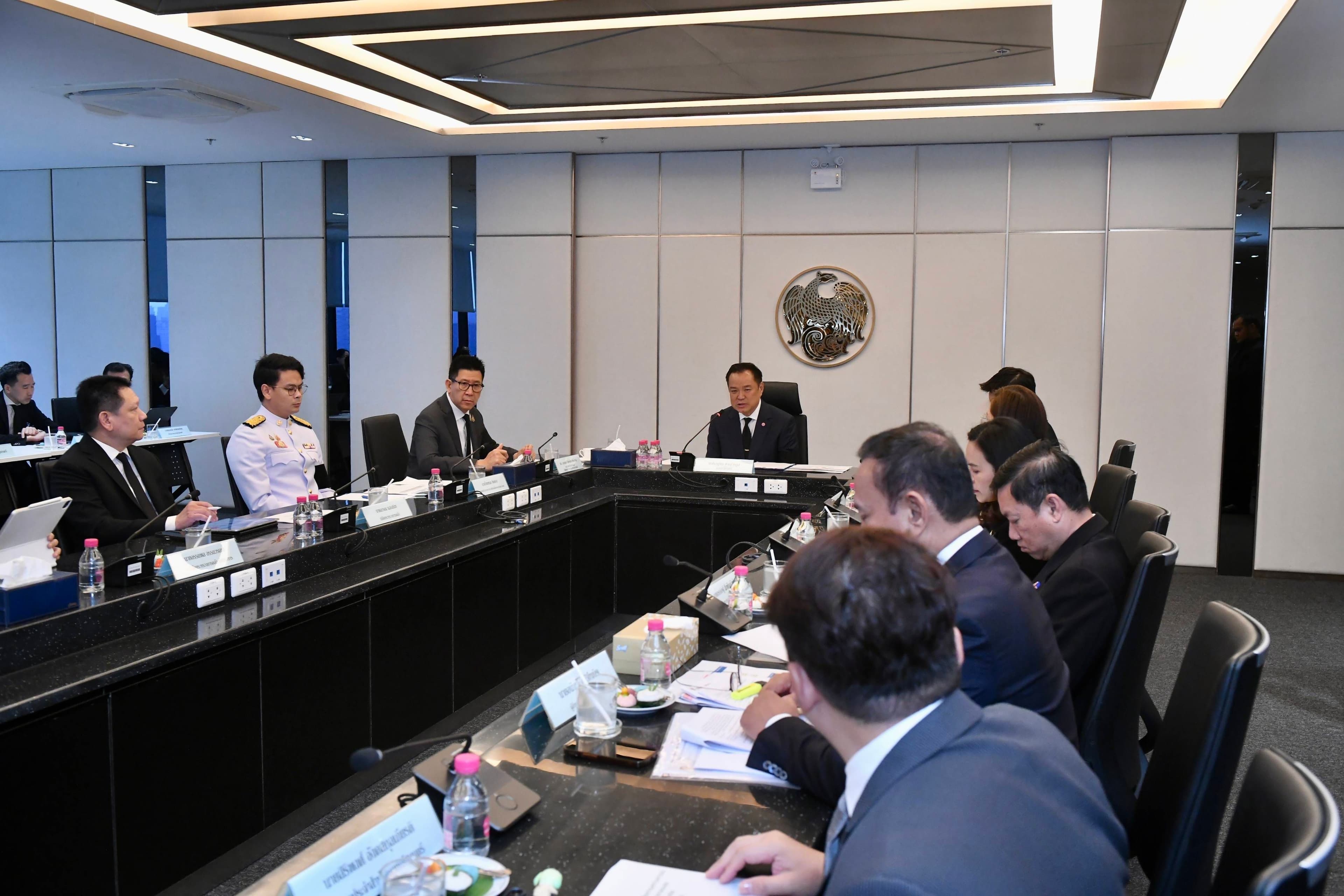 นายกฯ ประชุมบูรณาการ 4 กระทรวง “คลัง - พาณิชย์ - แรงงาน - ดิจิทัลฯ” เร่งช่วยเหลือเยียวยาผู้ประสบอุทกภัยภาคใต้