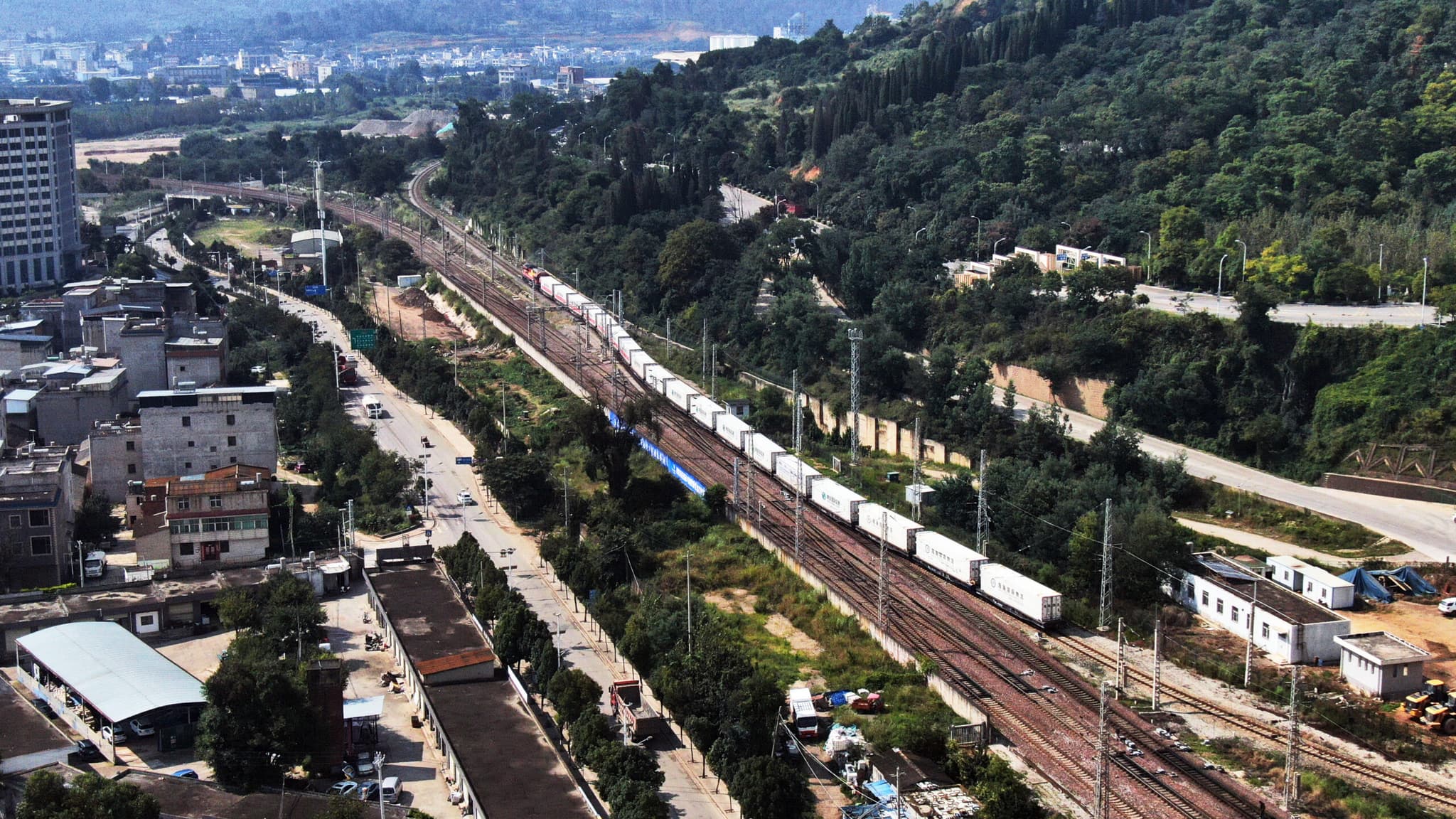 ศูนย์ขนส่งยูนนานเปิดตัว 'รถไฟจีน-ลาว-ไทยระบบเดียว' ลดต้นทุนการขนส่ง