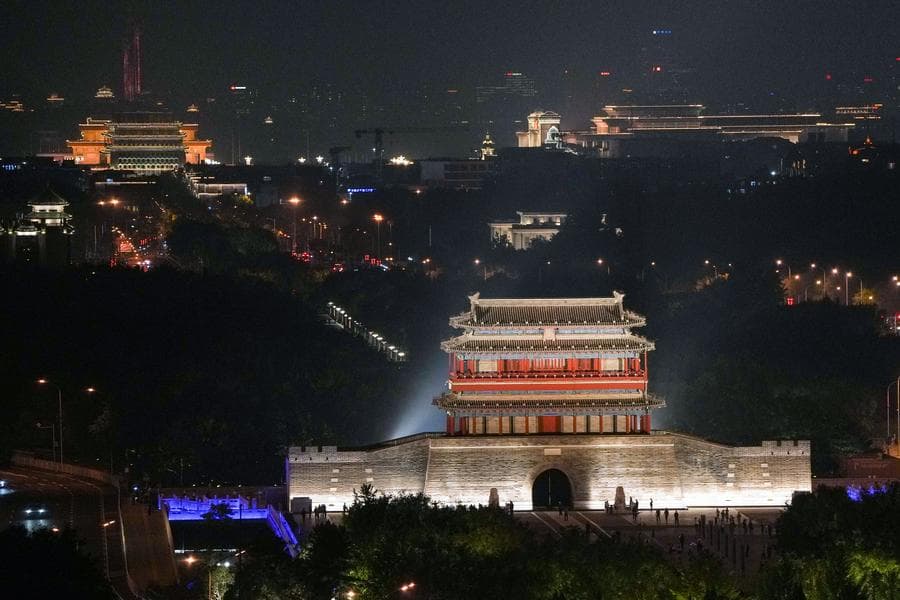 แกนกลางปักกิ่งอัปเกรดไฟประดับ เตรียมฉลองช่วงหยุดยาววันชาติจีน