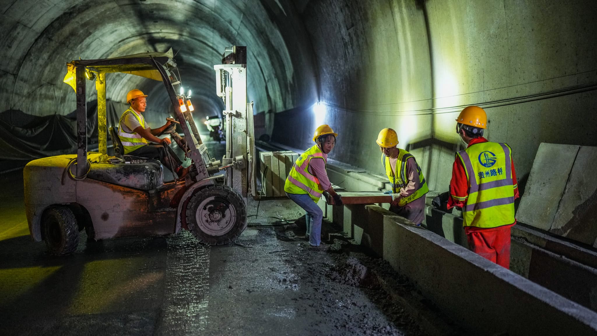 งานสร้าง 'อุโมงค์' กว่า 7,400 เมตร เสร็จสิ้นแล้วในกุ้ยโจว