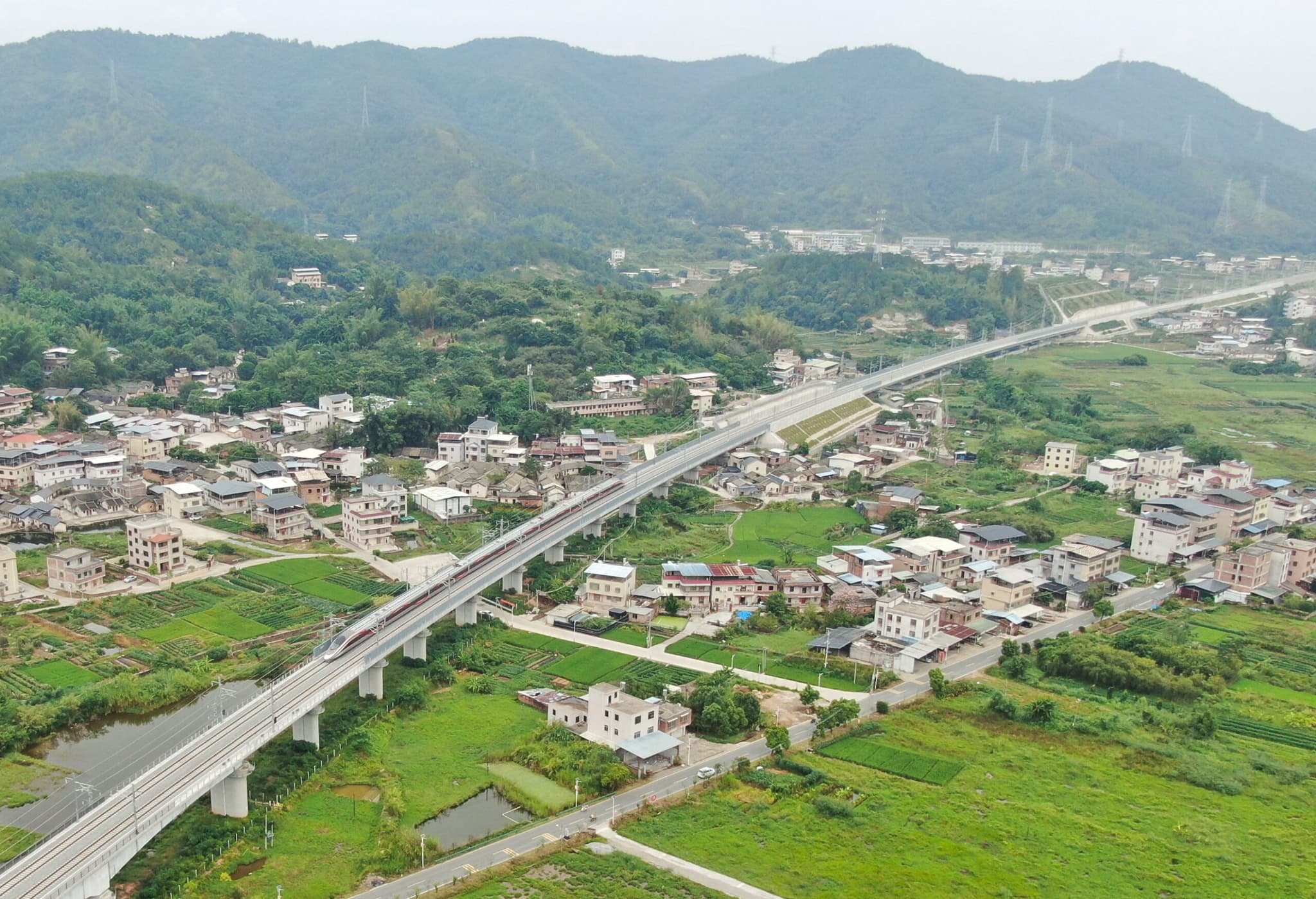 ยอดโดยสารรถไฟในจีน ช่วงม.ค.-ส.ค. สูงเกือบ 3 พันล้านครั้ง