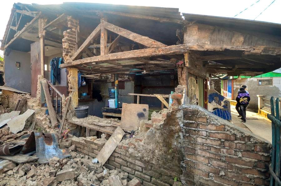 ผลพวงความเสียหาย เหตุแผ่นดินไหว 'ชวาตะวันตก' ในอินโดฯ