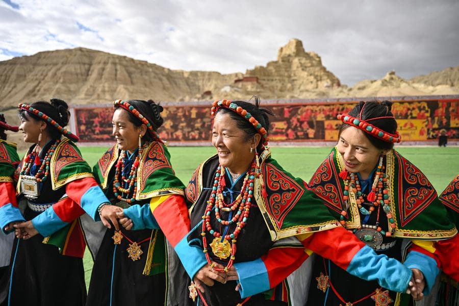 ร้องรำ 'ระบำเซวียนอู่' ใกล้ซากอาณาจักรกู่เก๋อโบราณในทิเบต