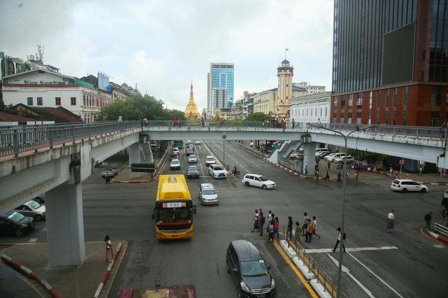 จีนส่งมอบ 'ไฟถนนพลังโซลาร์' เพิ่มแสงไฟ-ความปลอดภัยในเมียนมา