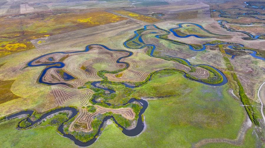 ทุ่งหญ้า 'อูลาก้าย' สายน้ำคดเคี้ยว ใต้ผืนฟ้าสดใส