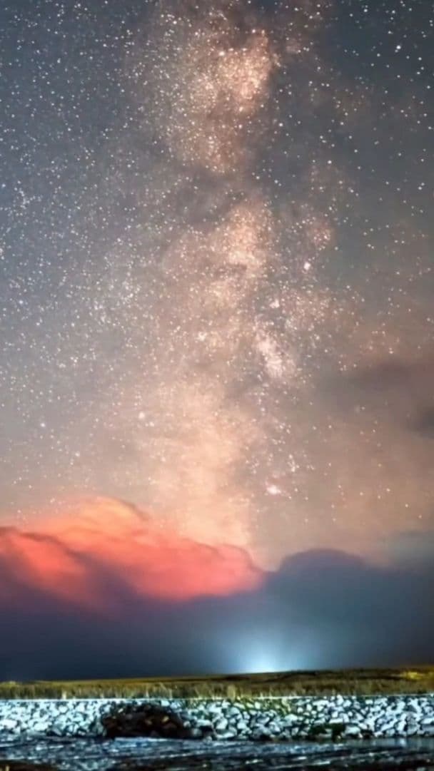 ผืนฟ้าราตรีประดับดาว เหนือ 'ทะเลสาบไซ่หลี่มู่' ในซินเจียง