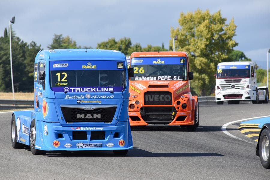 ซิ่งแรงแซงโค้ง 'รถหัวลาก' ขับเคี่ยวชิงชัยในสเปน