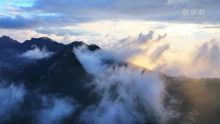 ทะเลเมฆขาวลอยคลุม 'ขุนเขาจิ่วหัว' หนึ่งใน 4 ภูเขาศักดิ์สิทธิ์ของจีน