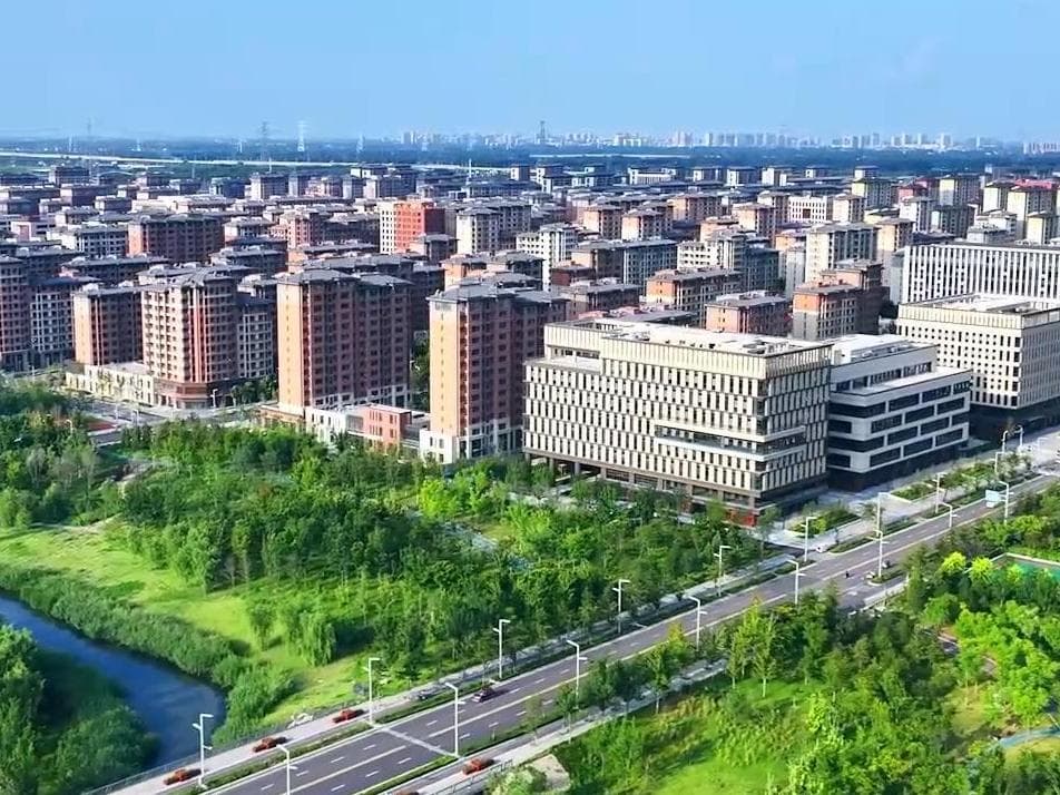 ทะยานเหนือ 'เขตใหม่สยงอัน' ชมความยิ่งใหญ่ที่ใกล้เป็นรูปเป็นร่าง