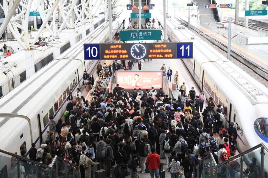 รถไฟจีนรับทัพผู้โดยสารพุ่งสูง ขณะใกล้หมดหยุดยาววันชาติ