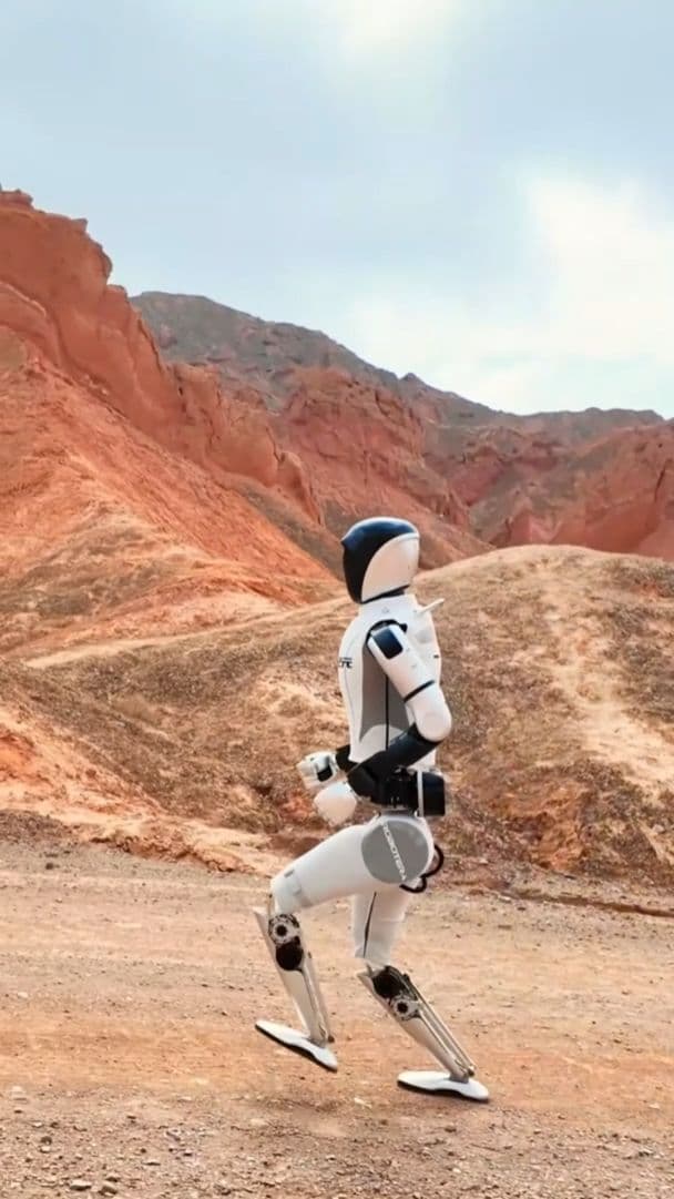 หุ่นยนต์ฮิวแมนนอยด์' ฝีมือจีน ออกวิ่งฟันรันในทะเลทรายโกบี