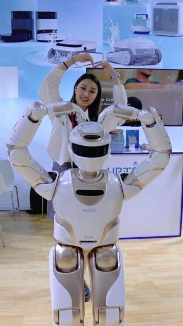 หุ่นยนต์ฮิวแมนนอยด์ ฝีมือจีน โชว์ลีลา 'รำไทเก๊ก' งานกว่างโจวแฟร์