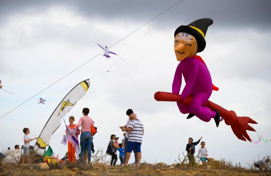 ว่าว' หลากลวดลาย ลอยเด่นเล่นลมในมอลตา