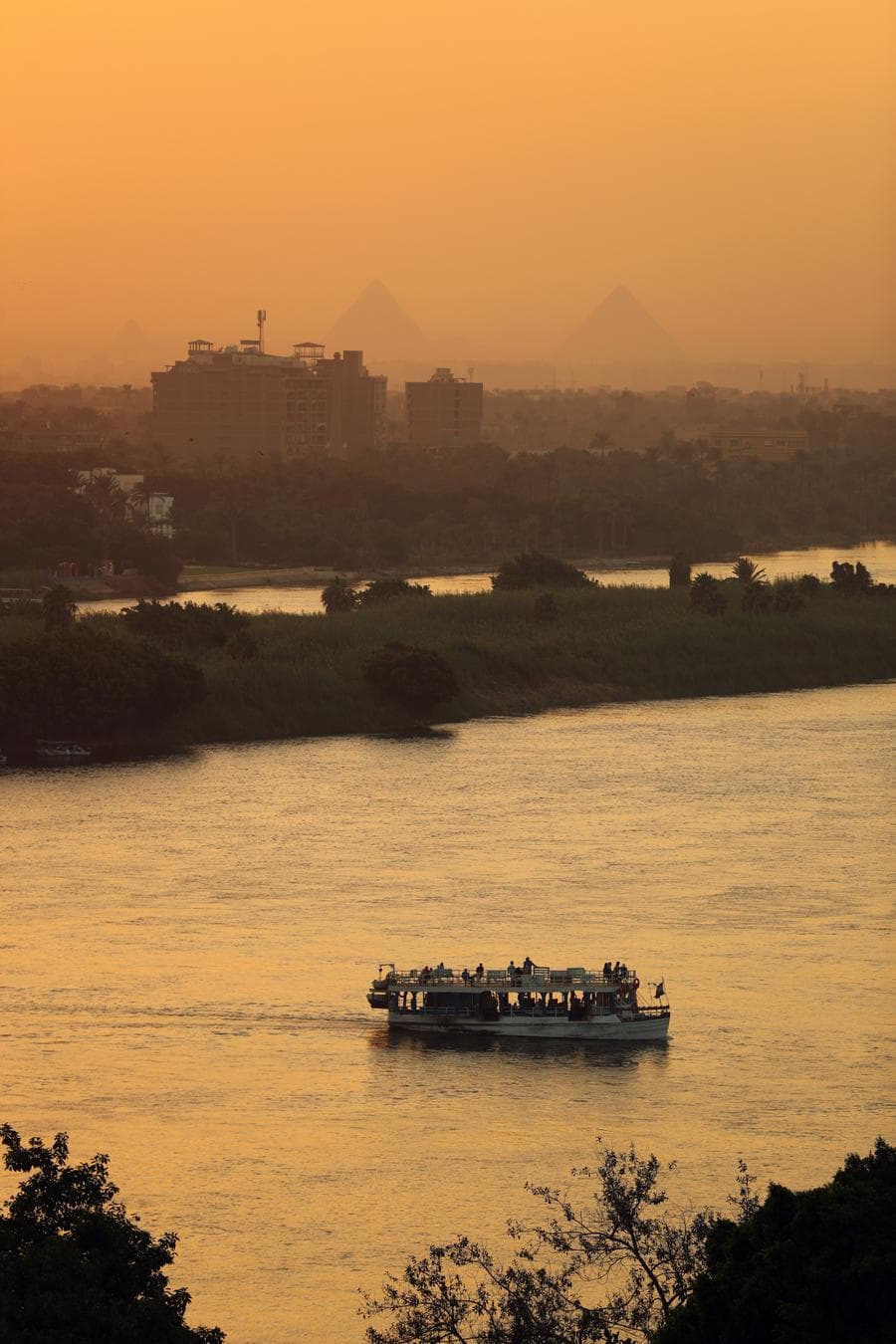 วิวริม 'แม่น้ำไนล์' ในอียิปต์ ยามแสงสุดท้ายของวันมาเยือน