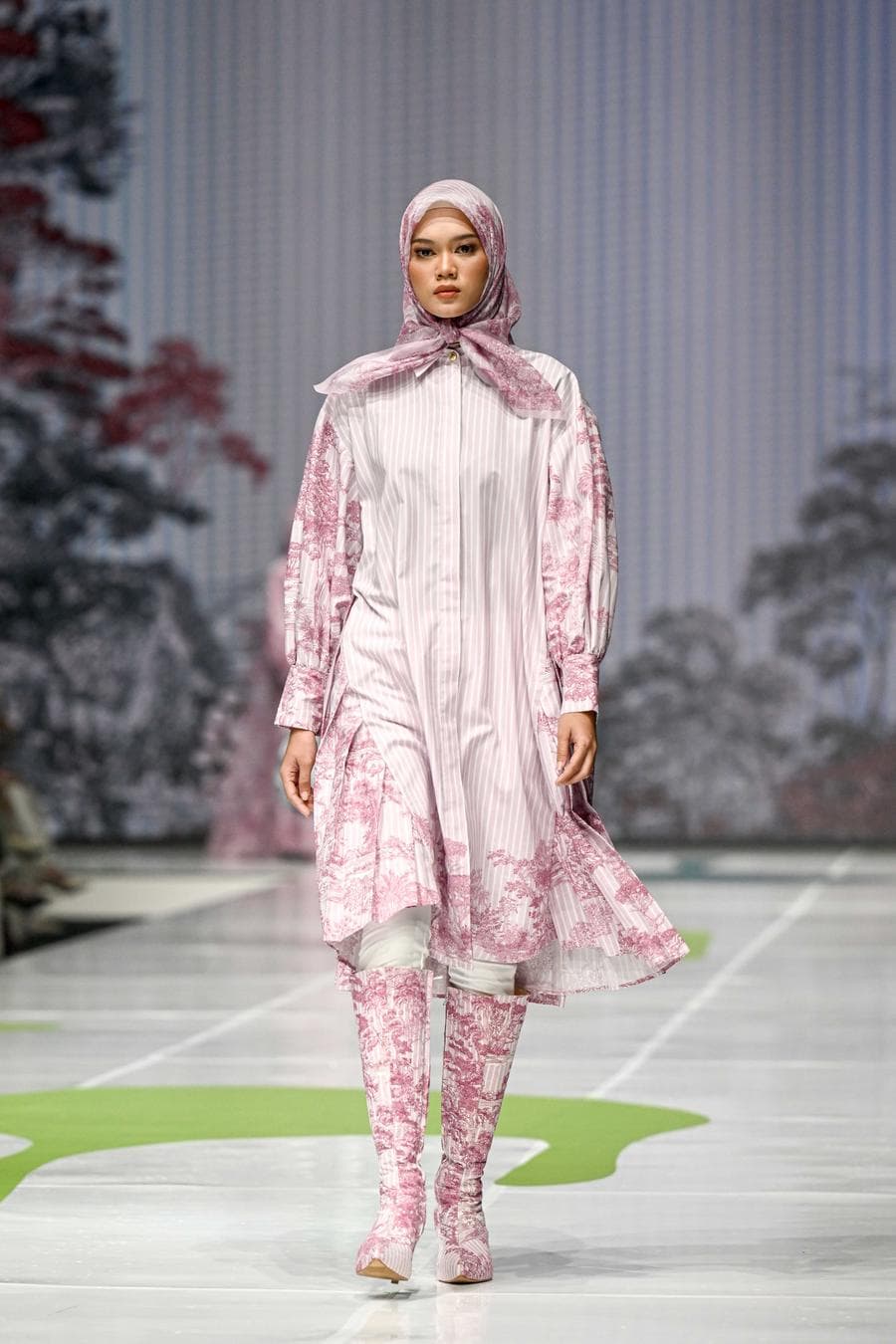 Asia Album : นางแบบคลุมฮิญาบ เดินรันเวย์งาน 'จาการ์ตา มุสลิม แฟชั่น วีค