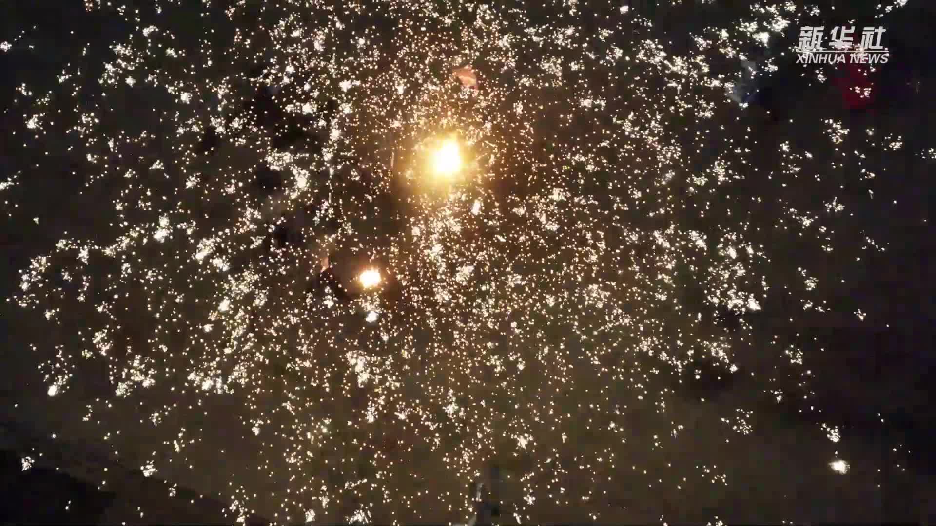 สวนสนุกฮาร์บินจุดพลุ บินโดรน จัดเต็มแสงสี ร่วมฉลองวันชาติ