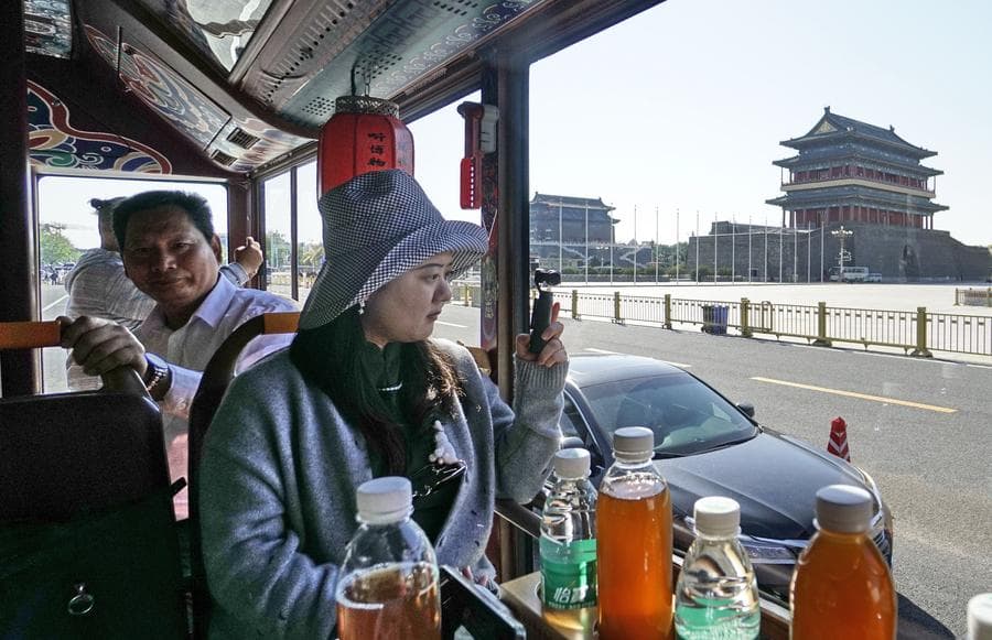 ตบเท้าขึ้น 'รถตังตัง' ย้อนอดีตเที่ยวชมมรดกวัฒนธรรมในปักกิ่ง