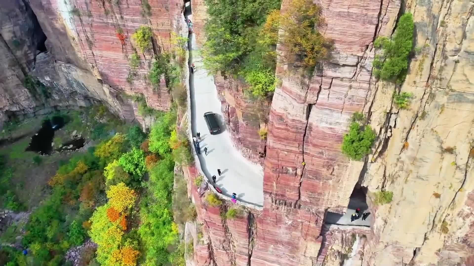 โบยบินชม 'เทือกเขาไท่หาง' ยามสารทฤดูในเหอหนาน