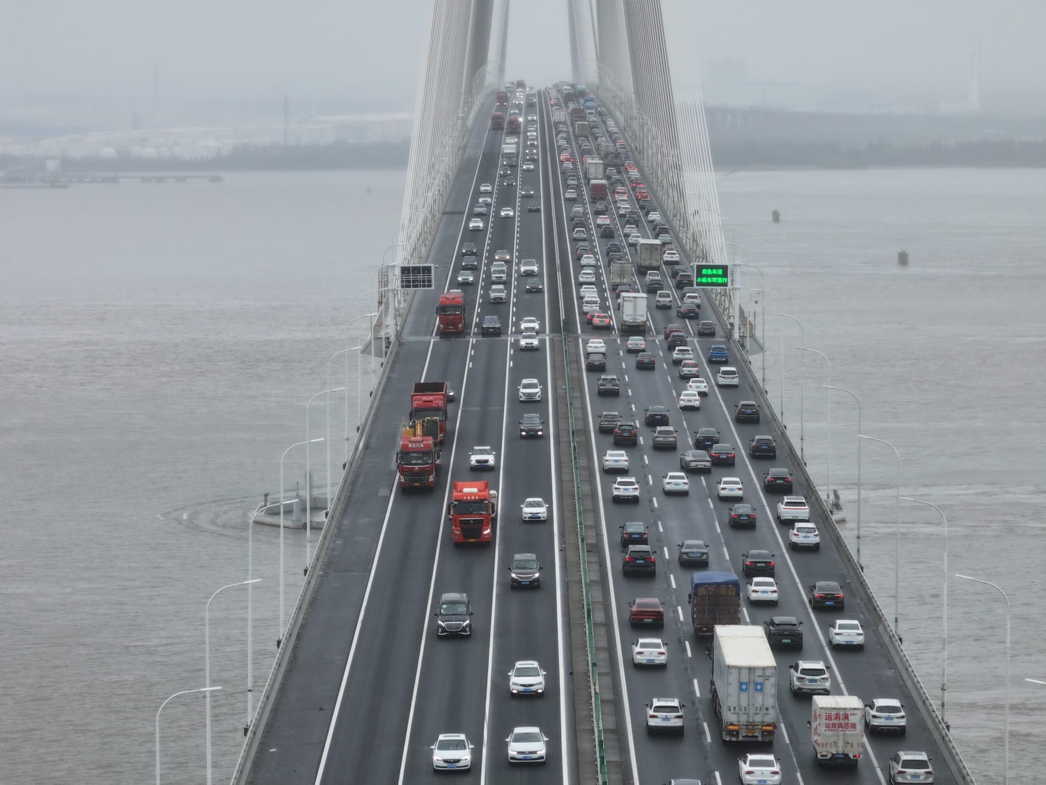 จีนเผยยอดผู้โดยสารเดินทาง ช่วงหยุดยาววันชาติ ทะลุ 2 พันล้านครั้ง