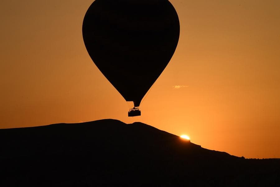 บอลลูนลมร้อน' ลอยเด่นกลางฟ้าในตุรกี