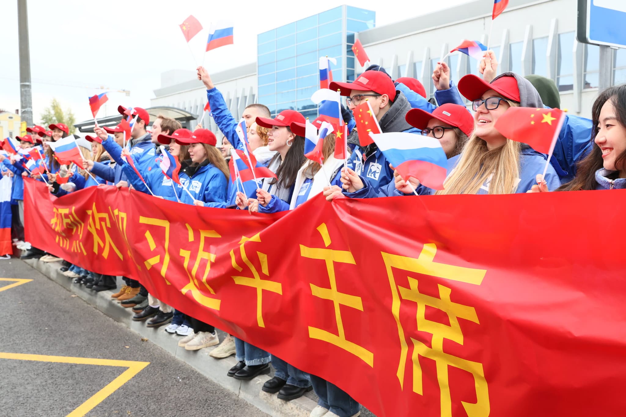 สีจิ้นผิงเดินทางถึง 'คาซาน' ในรัสเซีย ร่วมประชุมสุดยอดบริกส์