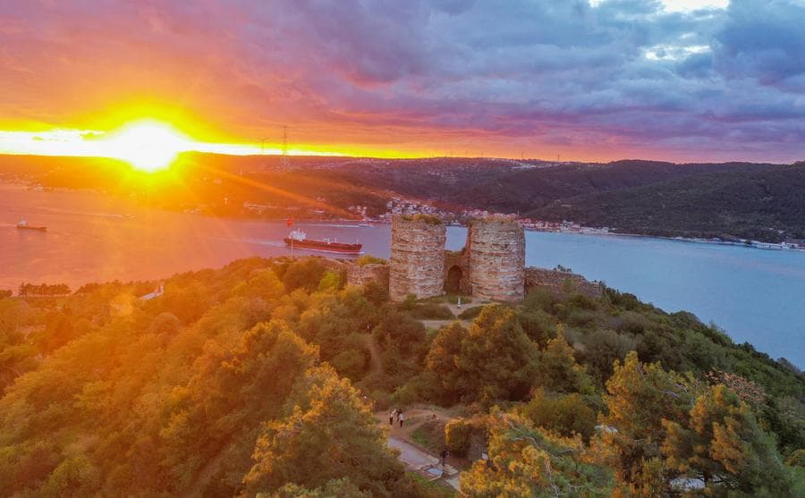 ลัดเลาะซาก 'ปราสาทโยรอส' ยุคจักรวรรดิโรมันตะวันออกในตุรกี