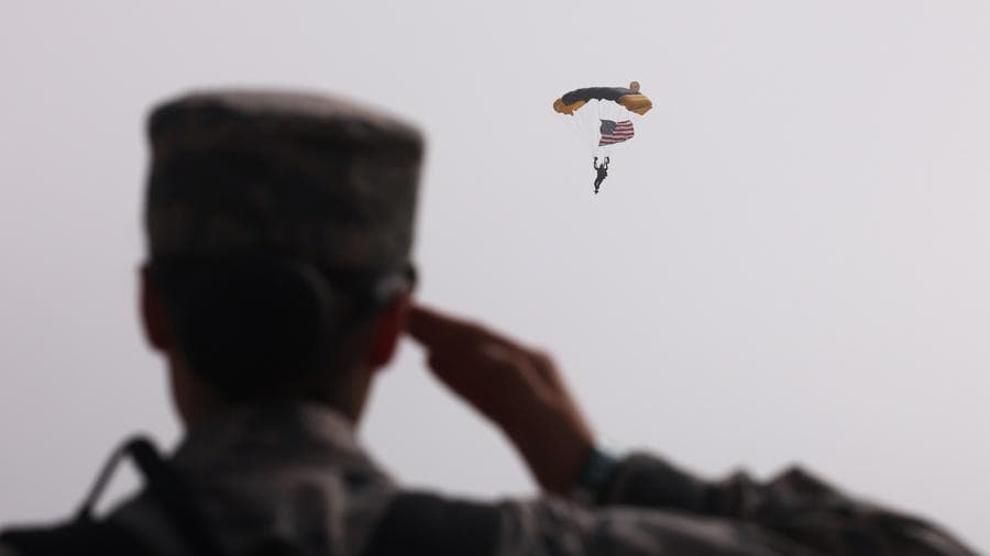 คนแห่ชมบินผาดโผน งาน 'แปซิฟิก แอร์โชว์' ยิ่งใหญ่ในสหรัฐฯ