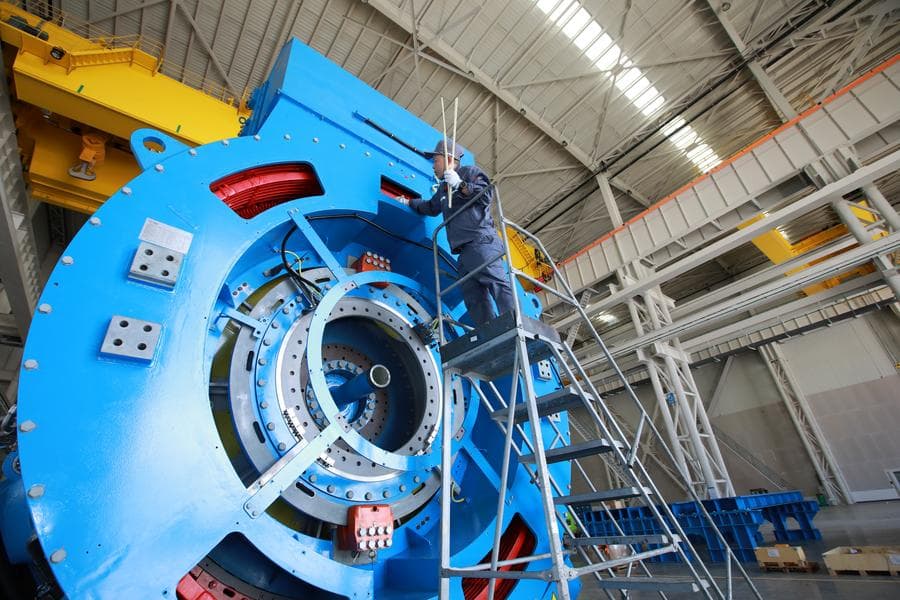 ทรงพลังสุดในโลก! จีนเปิดตัว 'กังหันลม' นอกชายฝั่งแบบลอยน้ำขนาดใหญ่สุด