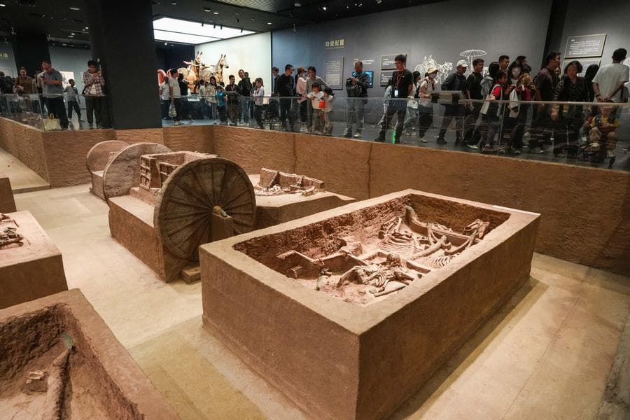 ชาวจีนเที่ยวพิพิธภัณฑ์ ชื่นชมวัฒนธรรมจีนล้ำค่า ช่วงหยุดยาววันชาติ