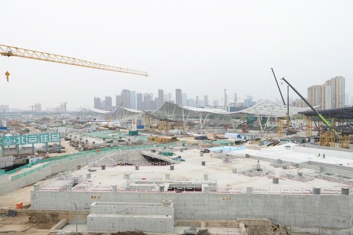 งานก่อสร้าง 'ศูนย์ขนส่งครบวงจร' ในศูนย์กลางย่อยปักกิ่ง