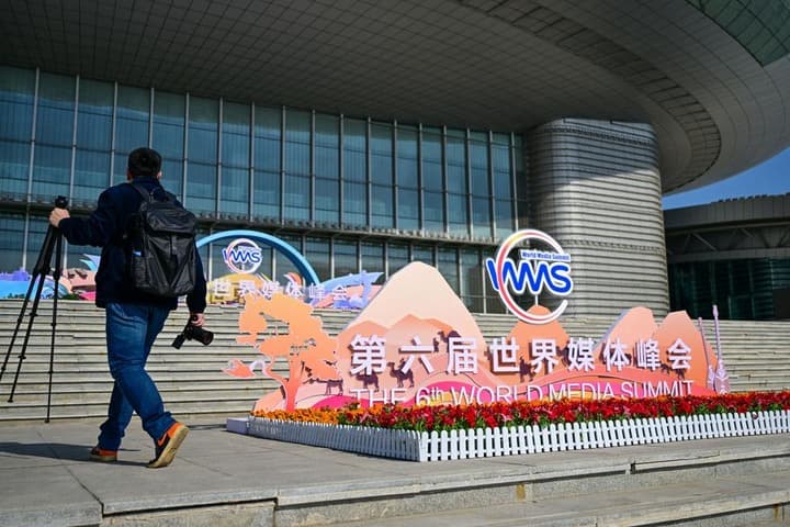 คลังสมองซินหัวชี้ 'สื่อ' เจอความท้าทายจากการใช้ AI ในทางที่ผิด