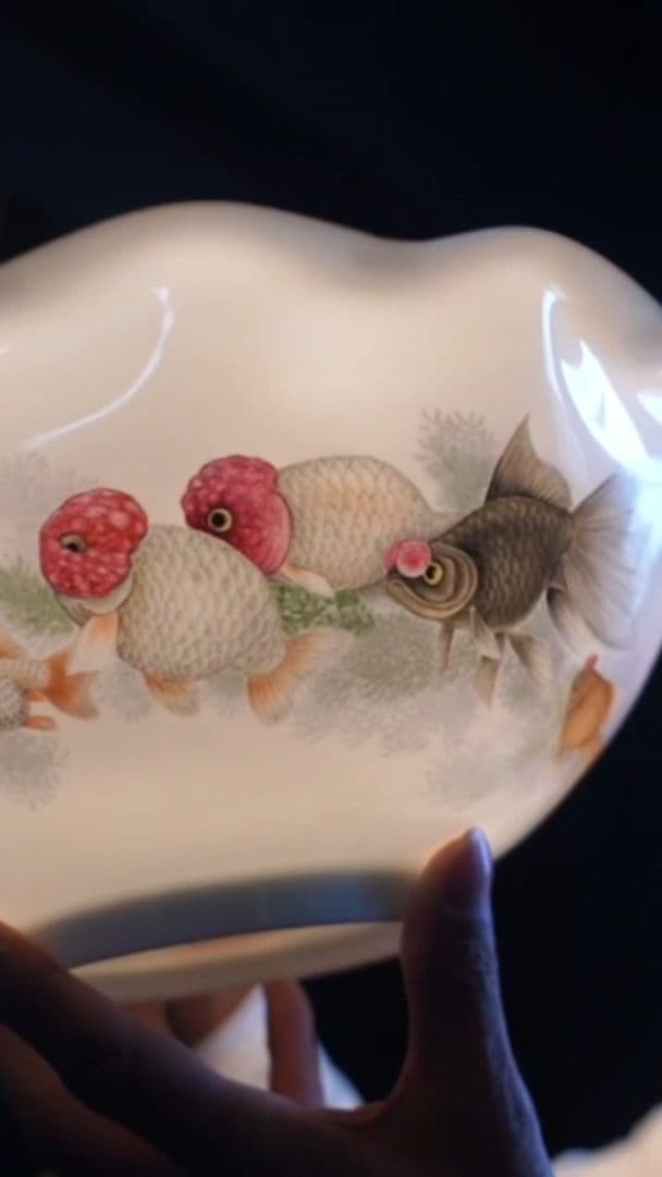 ช่างฝีมือจีนสร้างสรรค์ 'เครื่องเคลือบ' บางเหมือนเปลือกไข่