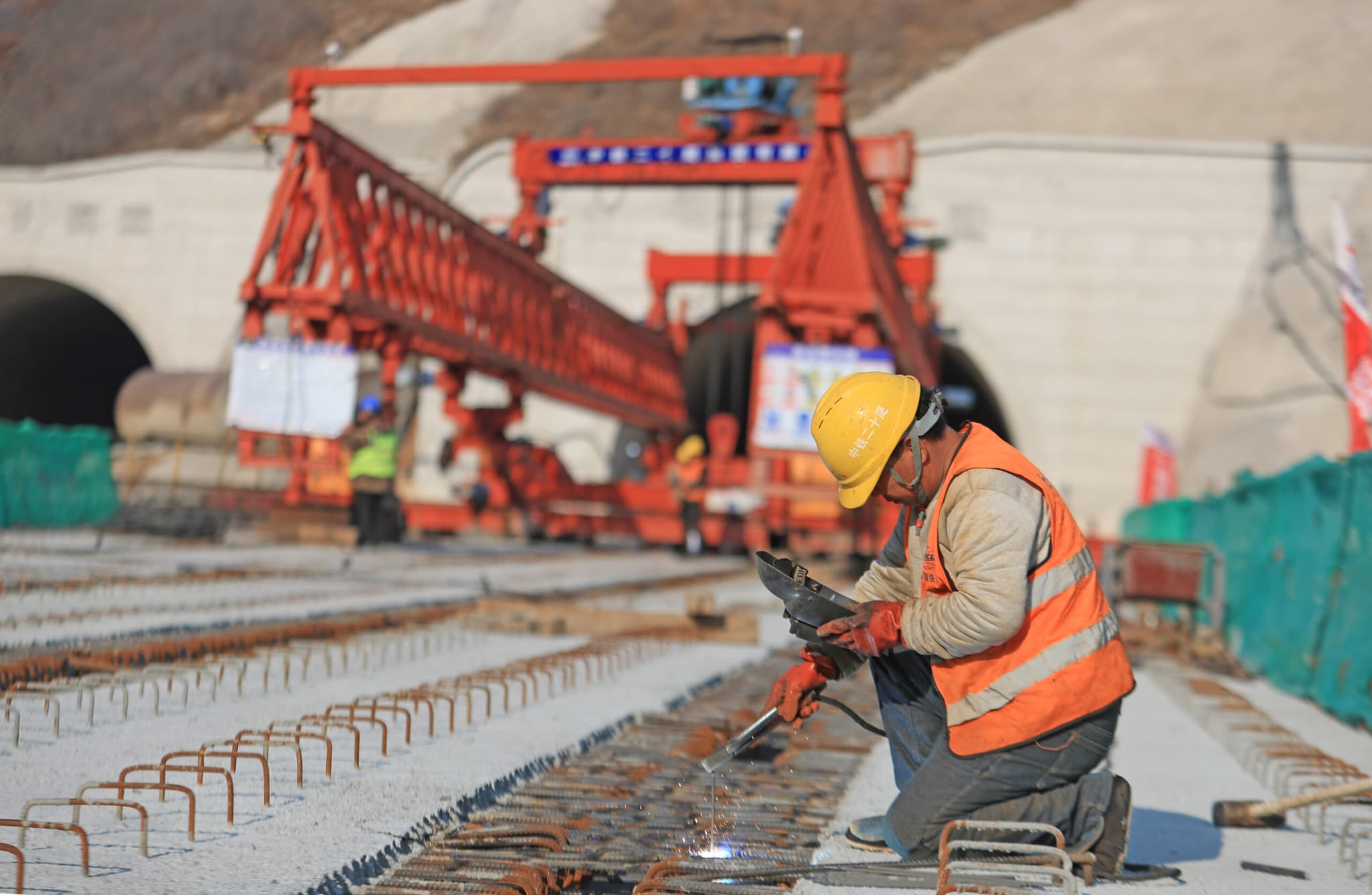 งานสร้างทางด่วน 'ทะลุเขา เชื่อมสู่ทะเล' ในเหลียวหนิง