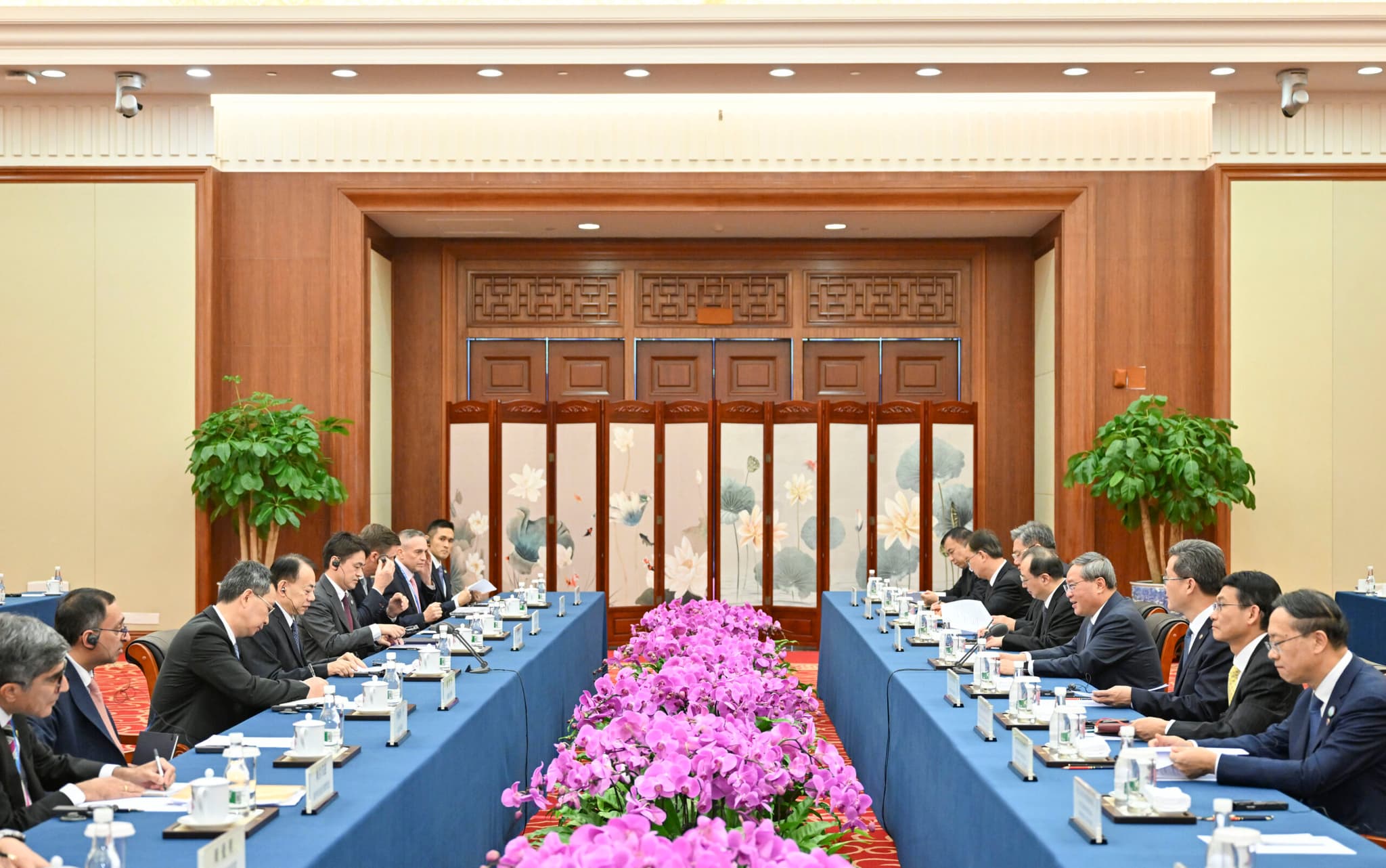 หลี่เฉียงพบปะหารือประธาน ADB ในยูนนาน