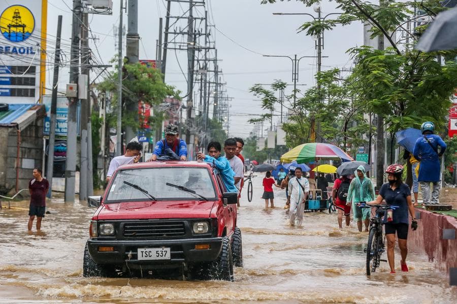 ดับแล้วอย่างน้อย 8 ราย ผลพวงซูเปอร์ไต้ฝุ่น 'หม่านหยี่' ถล่มฟิลิปปินส์