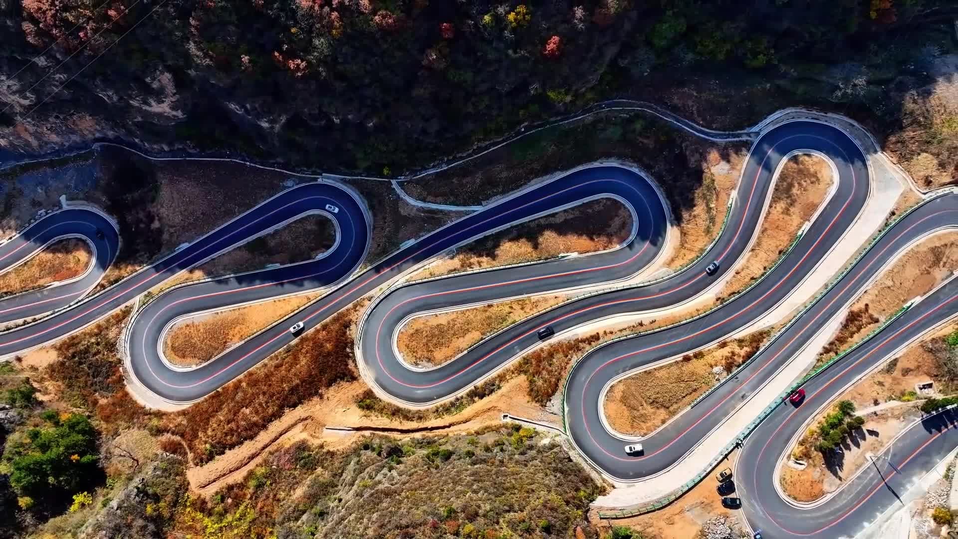 ทางหลวงท่องเที่ยว '16 โค้ง' ดังมังกรยักษ์ในซานซี