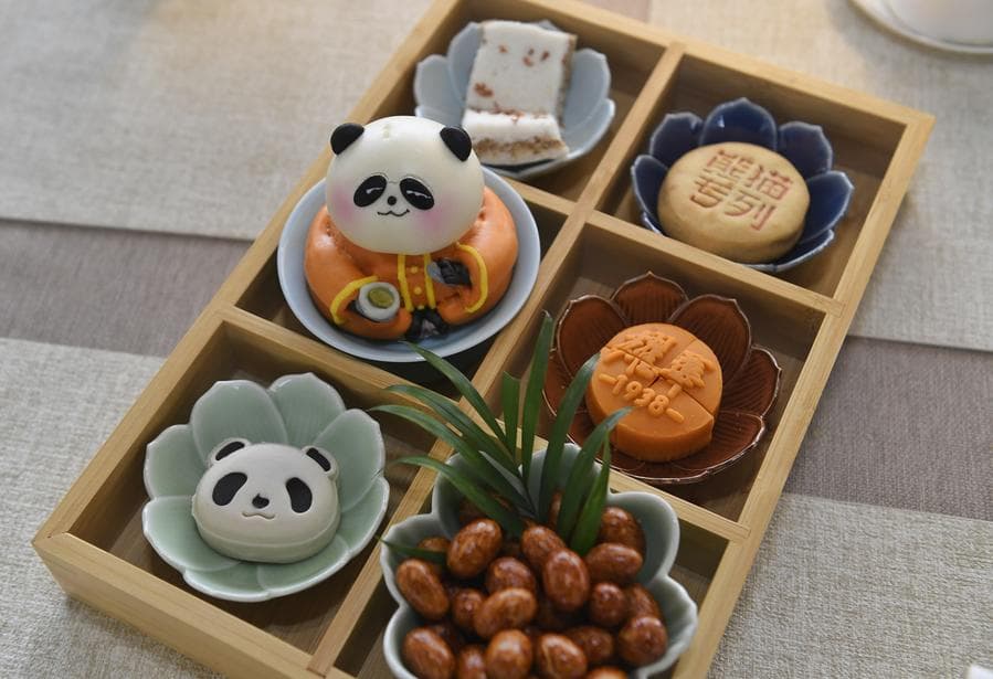 เฉิงตูเปิดตัว 'รถไฟท่องเที่ยว' ธีมแพนด้าขบวนใหม่