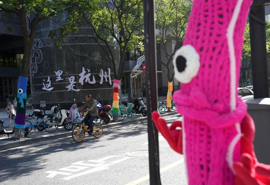 แก๊งต้นไม้สวม 'เสื้อกันหนาว' จุดเช็กอินในหางโจว