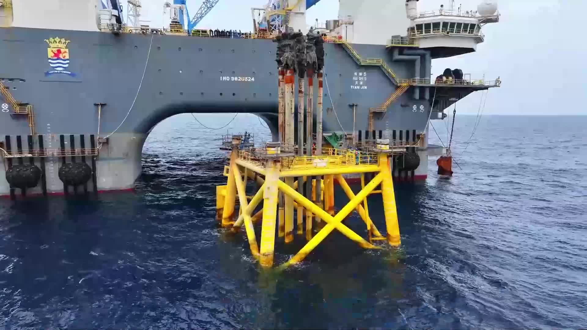 จีนติดตั้ง 'แท่นผลิตน้ำมันนอกชายฝั่ง' แห่งใหม่ในทะเลจีนใต้