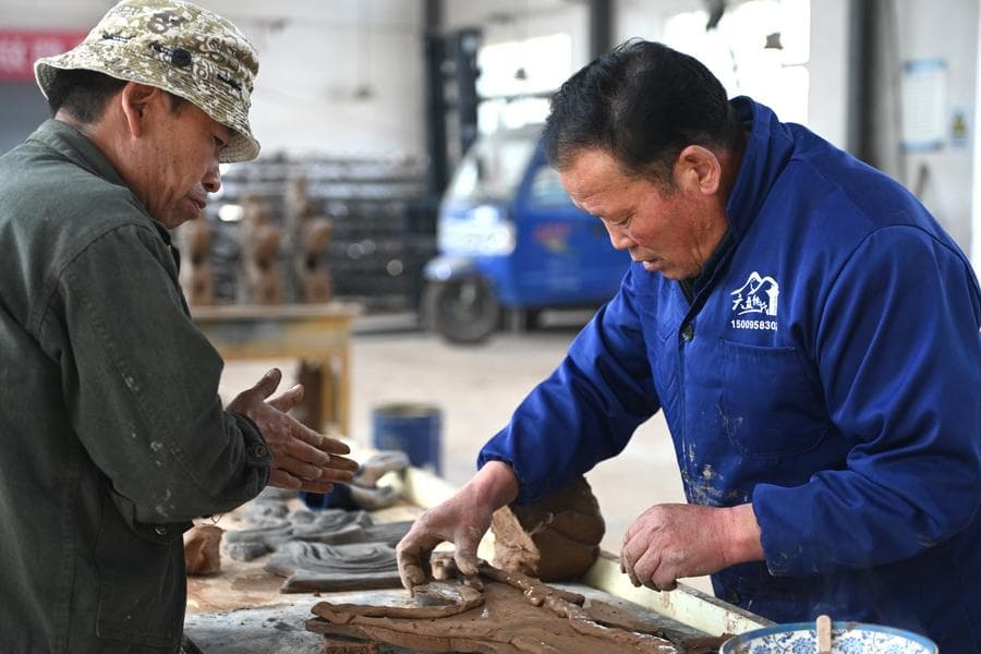 ปู่เหวินจวิ้น' ผู้สืบทอดเทคนิค 'แกะสลักอิฐเว่ย' ในหนิงเซี่ย