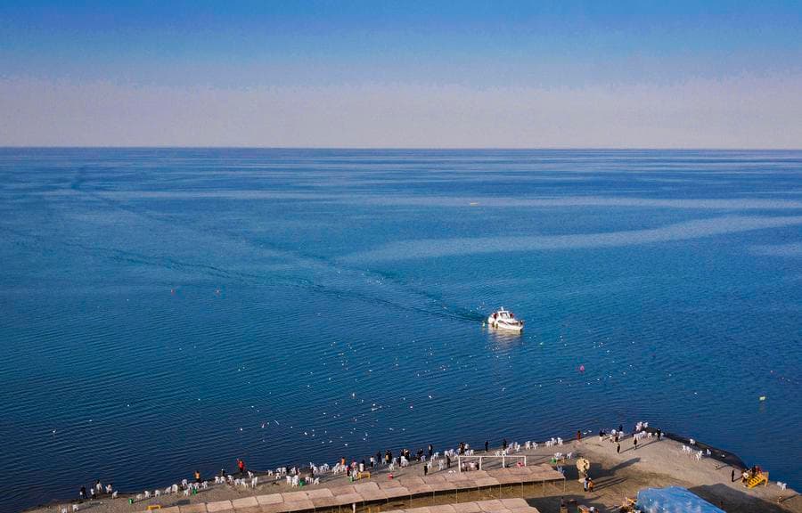 ทะเลสาบ 'โป๋ซือเถิง' ยามต้นเหมันต์ในซินเจียง