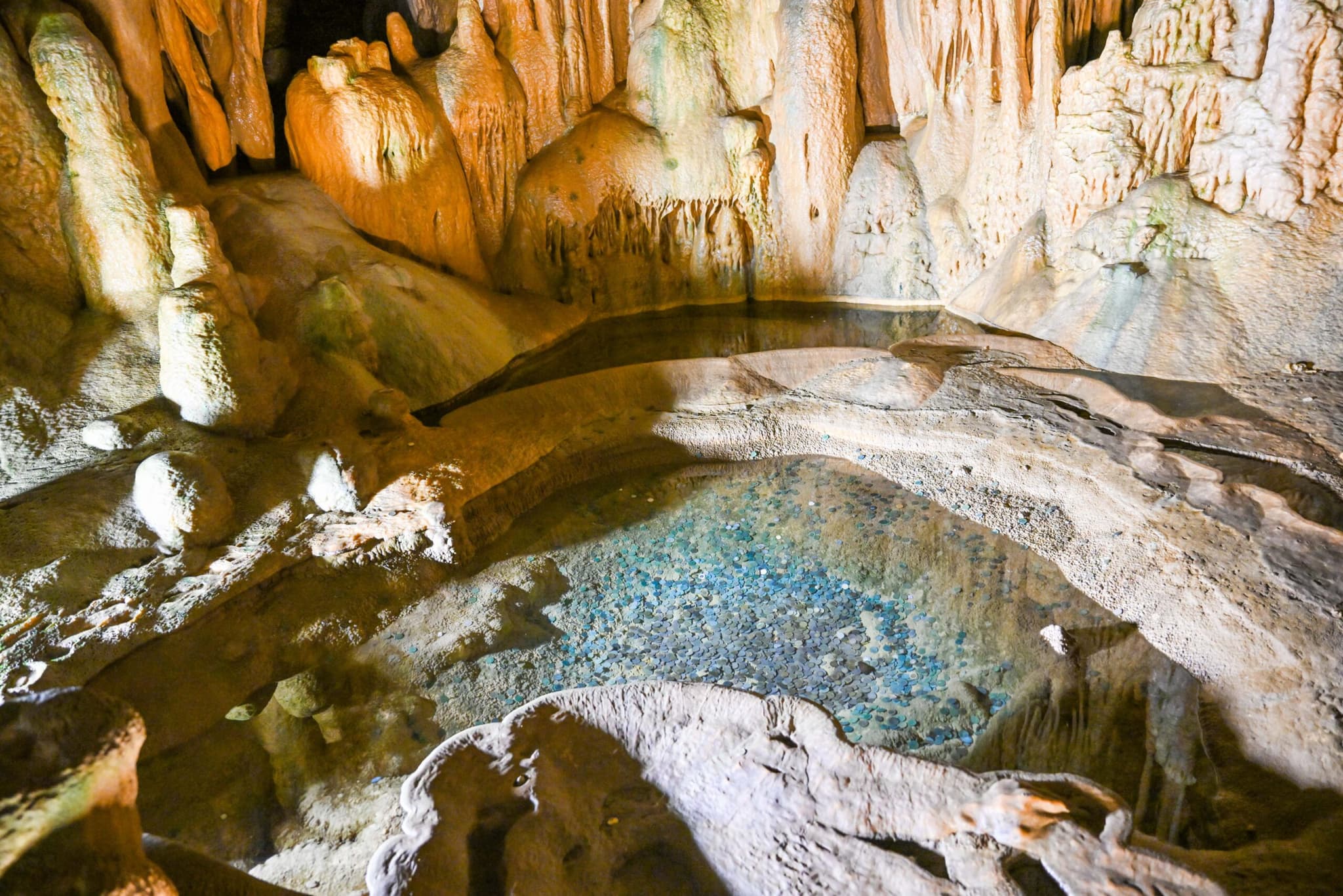 หินงอกหินย้อย' ตระการตาที่ถ้ำคารากาในตุรกี