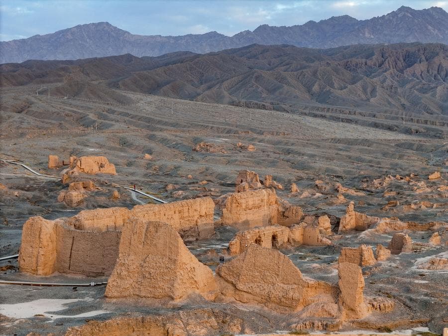 สำรวจซากโบราณ 'วัดพุทธซูปาสือโฝ' บนเส้นทางสายไหมโบราณในซินเจียง