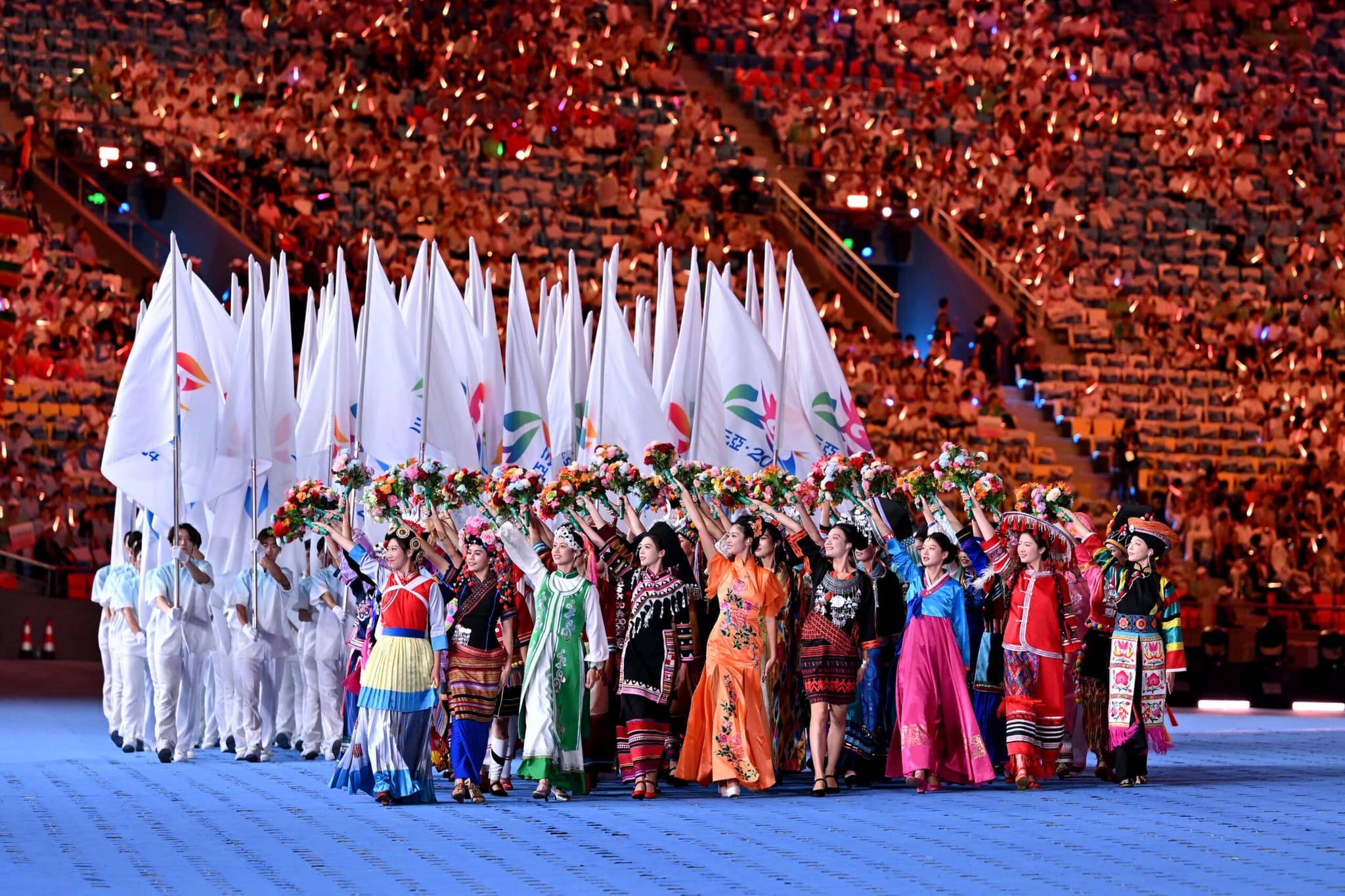 พิธีเปิดกีฬาประเพณีกลุ่มชาติพันธุ์ส่วนน้อยของจีน จัดขึ้นในไหหลำ