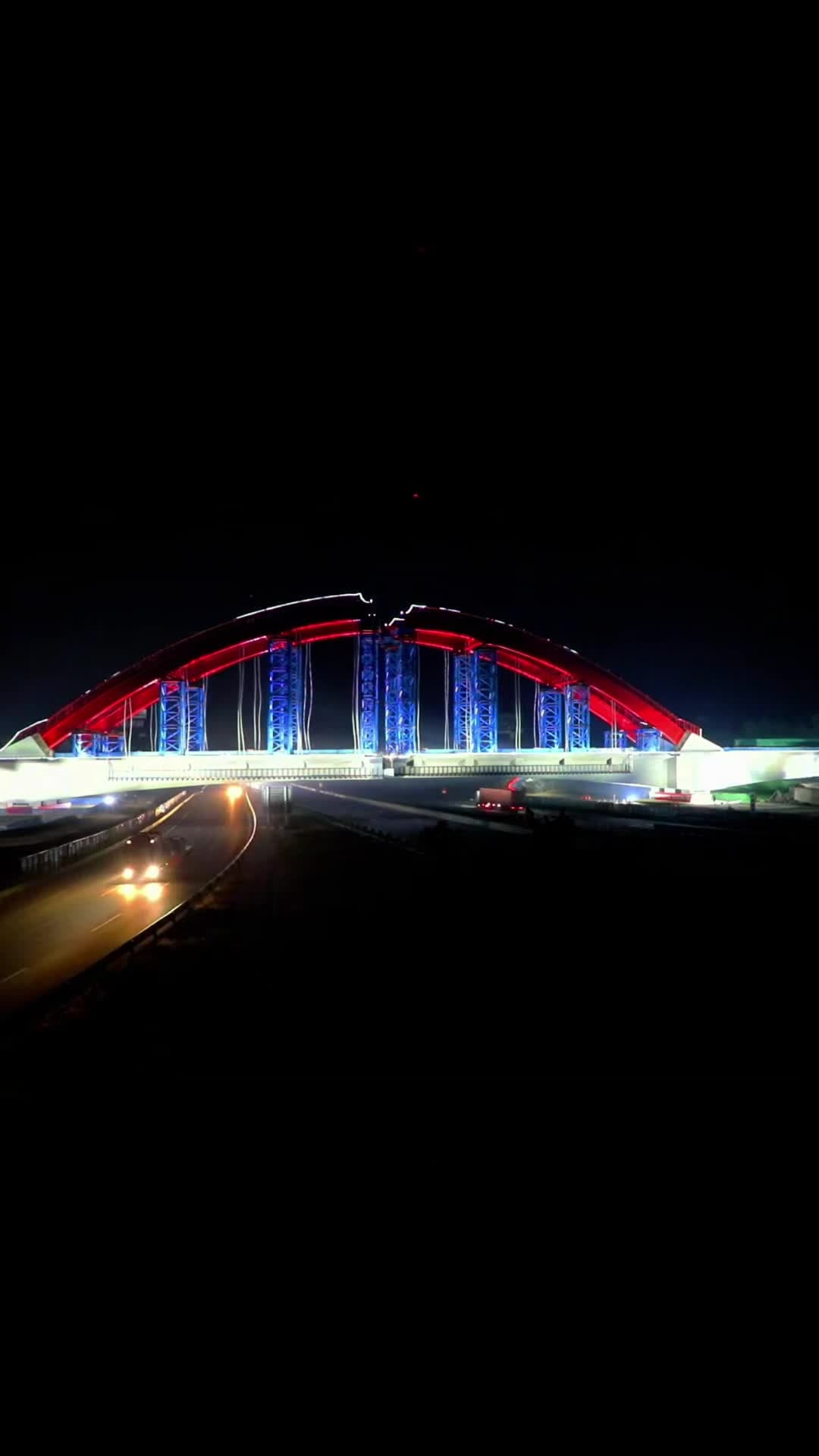 อุปกรณ์พิเศษช่วยหมุน 'สะพาน' หนักกว่า 2 หมื่นตันในอันฮุย