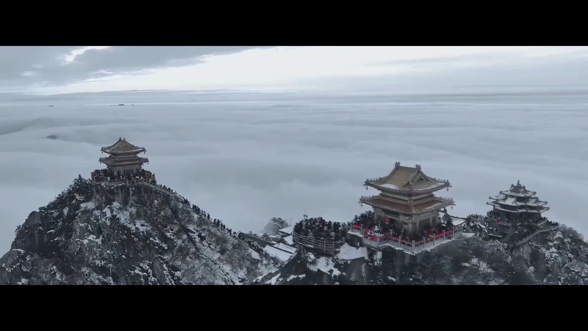 เวทมนตร์แห่งฤดูหนาว เสก 'ภูเขาเหล่าจวิน' สู่ดินแดนหิมะตระการตา