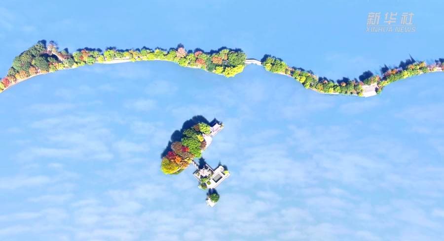 ทะเลสาบเทียนจิ่ง' กระจกบานใหญ่สะท้อนผืนฟ้าในอันฮุย