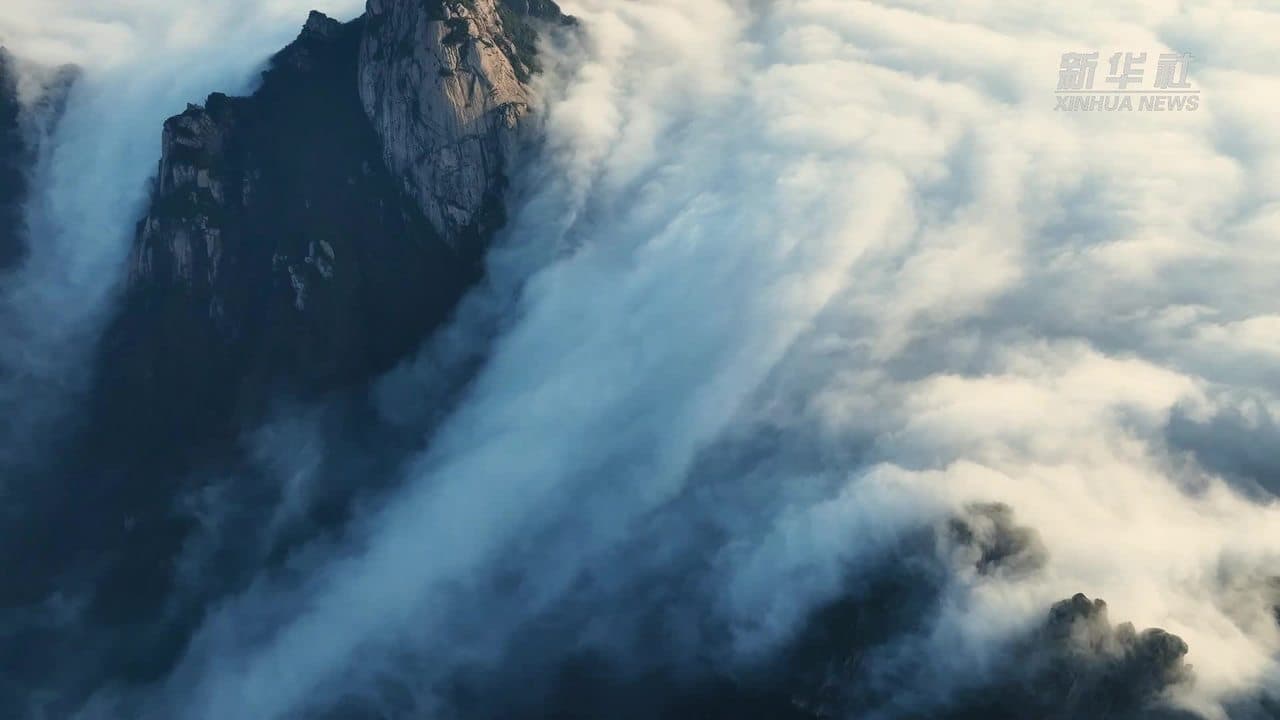 ทะเลเมฆหมอกไหลอาบ 'ภูเขาจิ่วหัว' ในอันฮุย