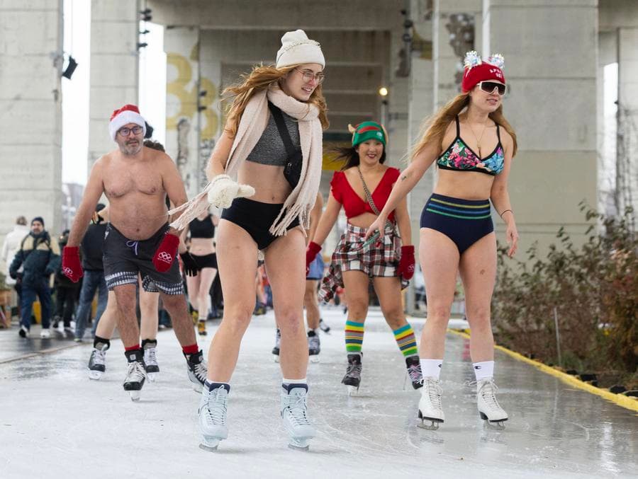 รัสเซียจัดแข่ง 'วิ่งประชันชุด' ต้อนรับปีใหม่